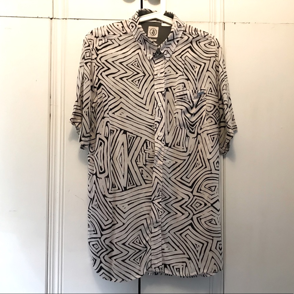 Volcom button down short sleeve shirt